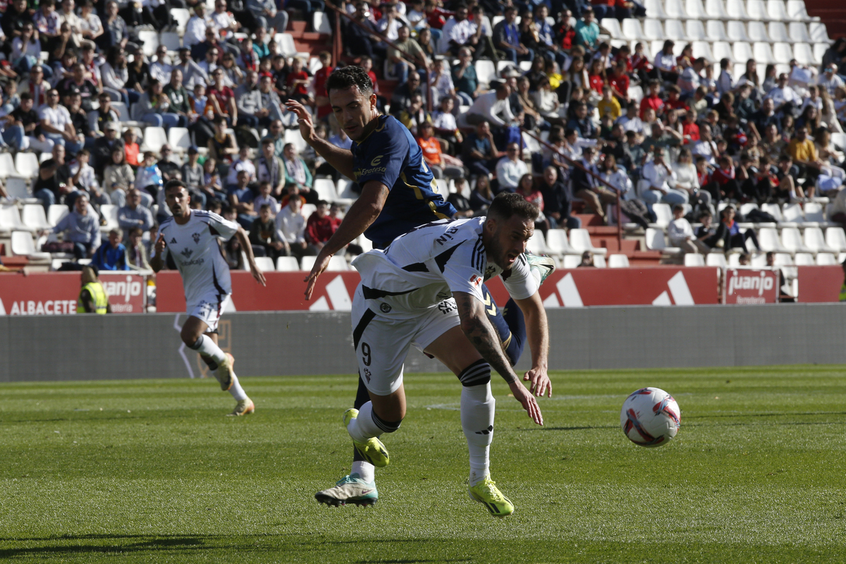 Un momento del partido disputado en el Carlos Belmonte  / JOSÉ MIGUEL ESPARCIA