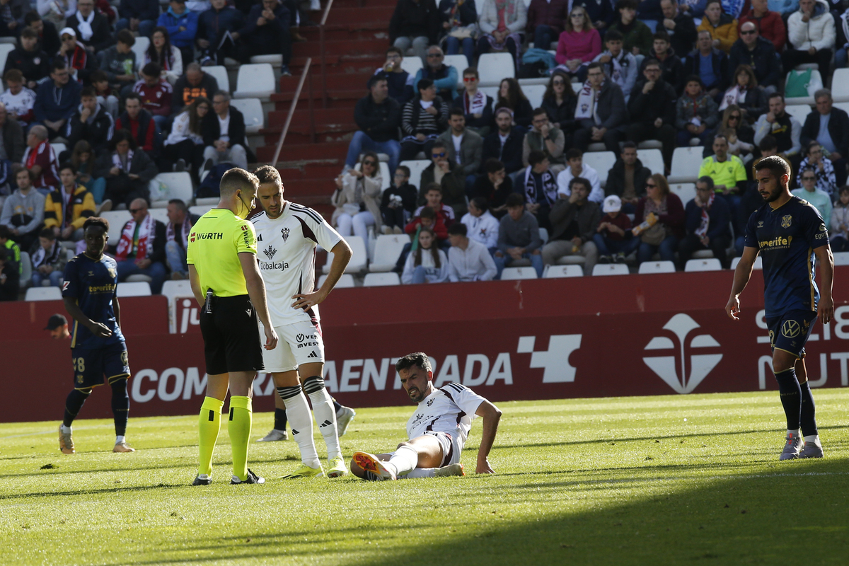 Un momento del partido disputado en el Carlos Belmonte  / JOSÉ MIGUEL ESPARCIA