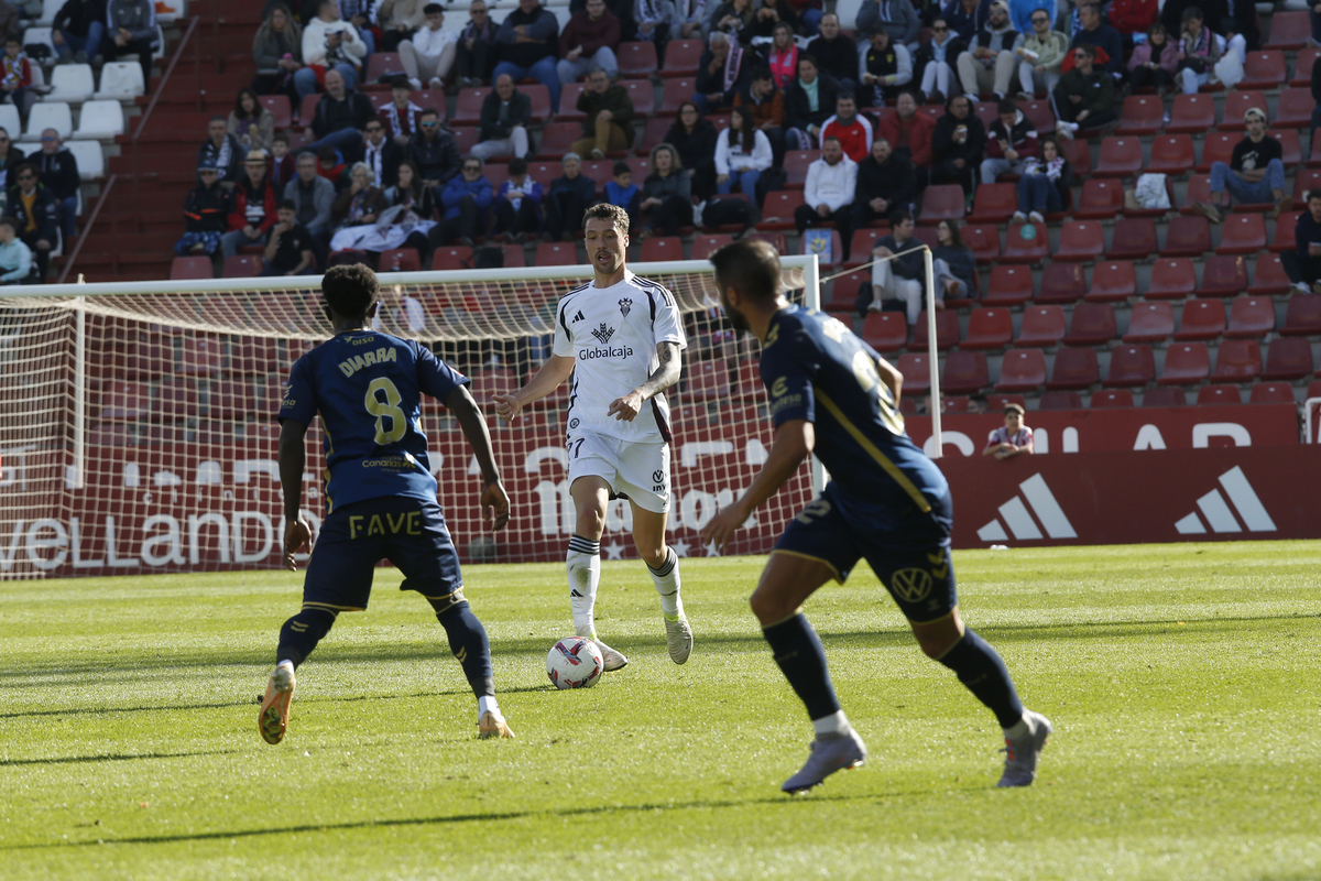 Un momento del partido disputado en el Carlos Belmonte  / JOSÉ MIGUEL ESPARCIA