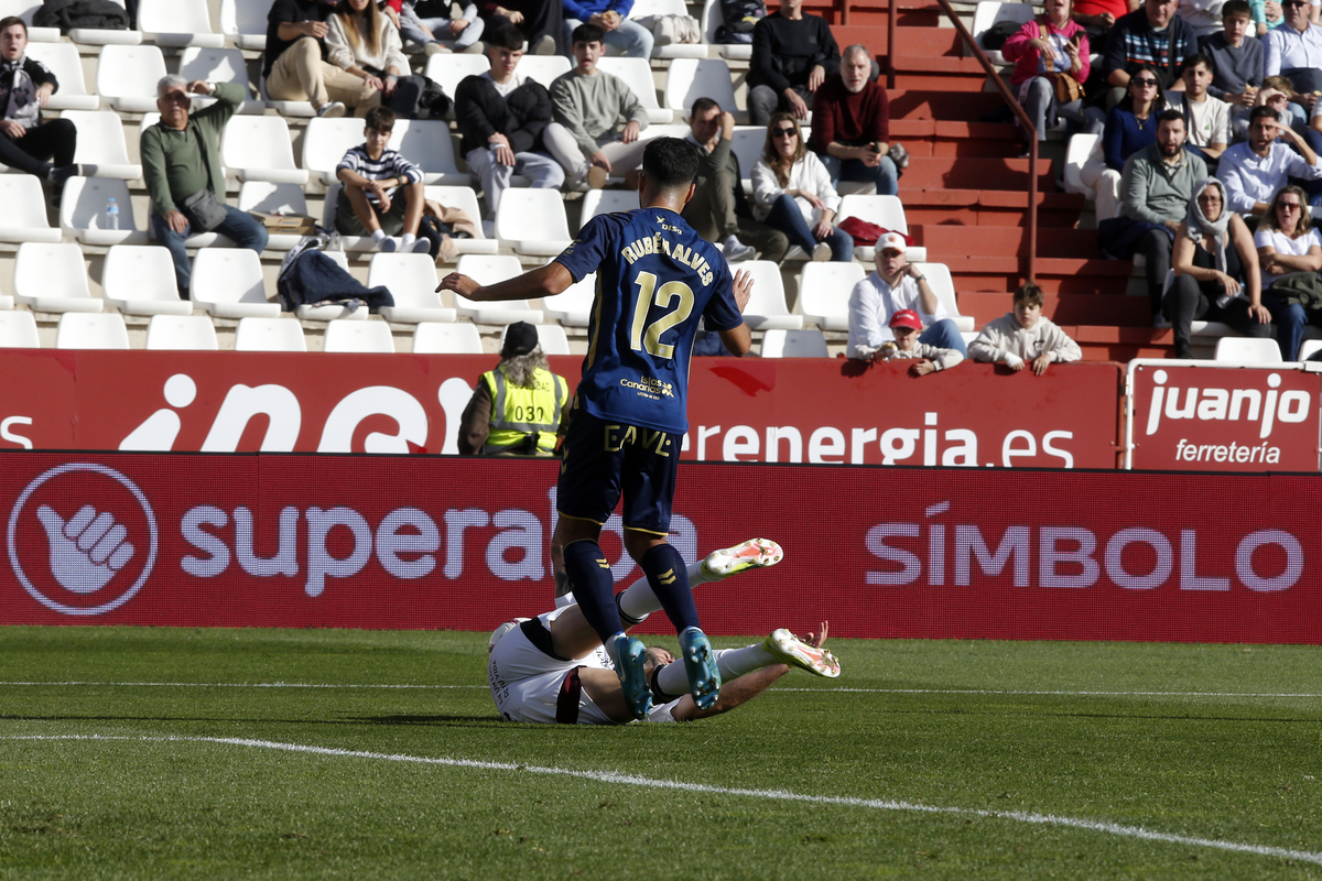 Un momento del partido disputado en el Carlos Belmonte  / JOSÉ MIGUEL ESPARCIA