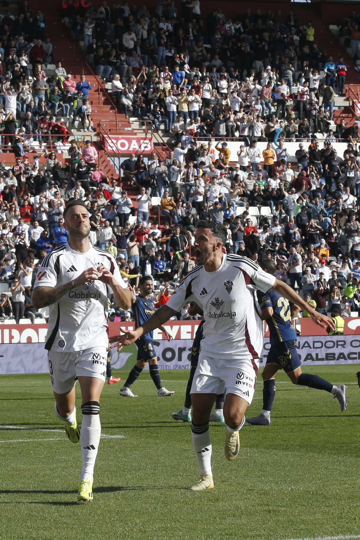 Un momento del partido disputado en el Carlos Belmonte  / JOSÉ MIGUEL ESPARCIA