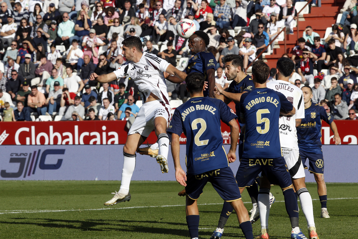 Un momento del partido disputado en el Carlos Belmonte  / JOSÉ MIGUEL ESPARCIA