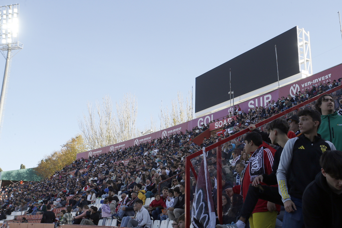 Un momento del partido disputado en el Carlos Belmonte  / JOSÉ MIGUEL ESPARCIA