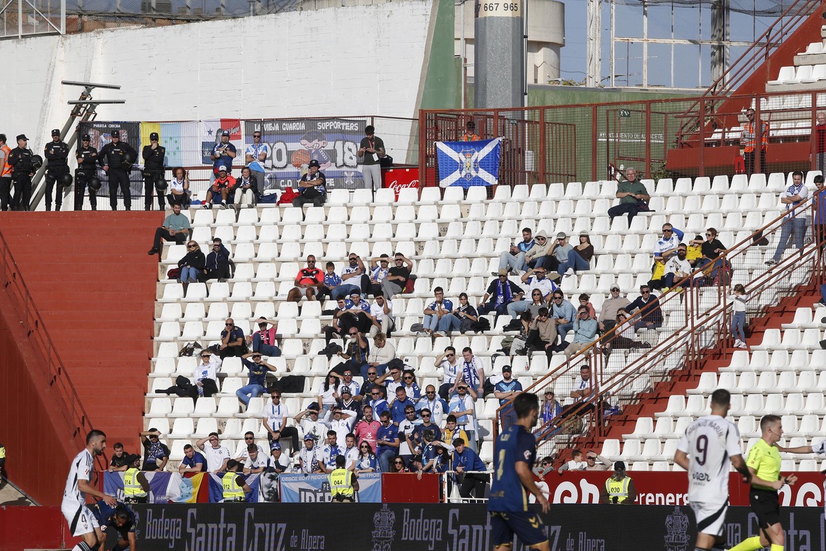 Un momento del partido disputado en el Carlos Belmonte  / JOSÉ MIGUEL ESPARCIA