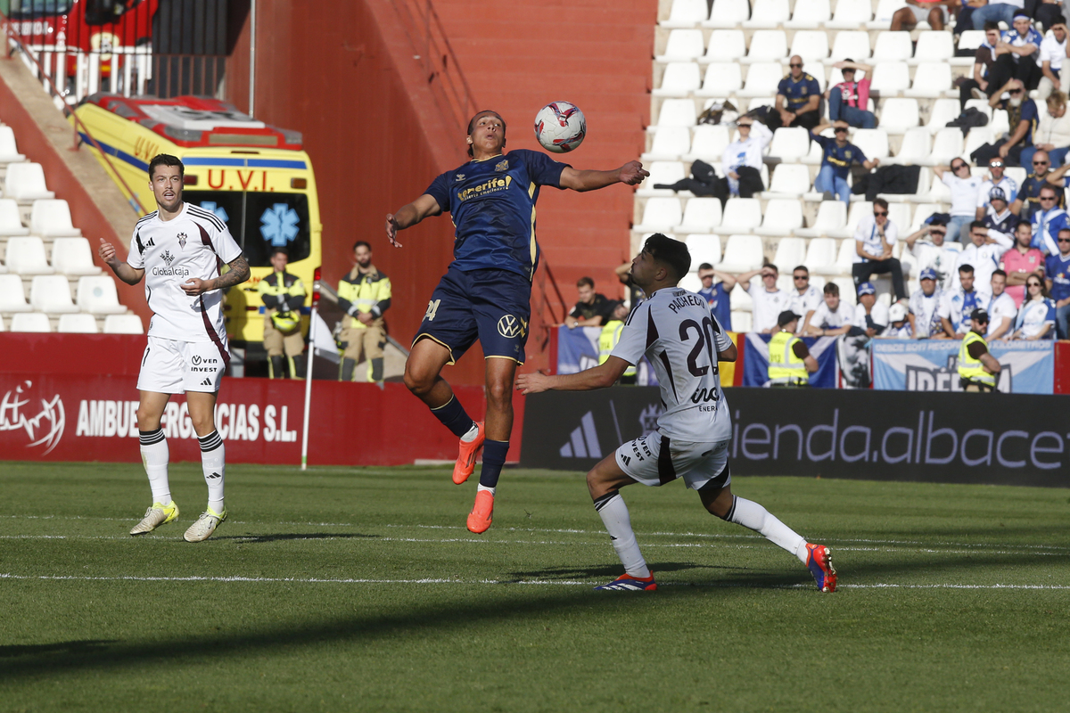 Un momento del partido disputado en el Carlos Belmonte  / JOSÉ MIGUEL ESPARCIA