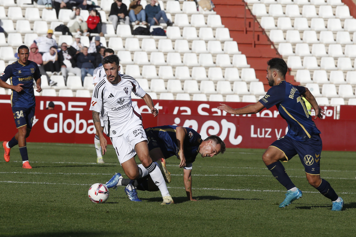 Un momento del partido disputado en el Carlos Belmonte  / JOSÉ MIGUEL ESPARCIA