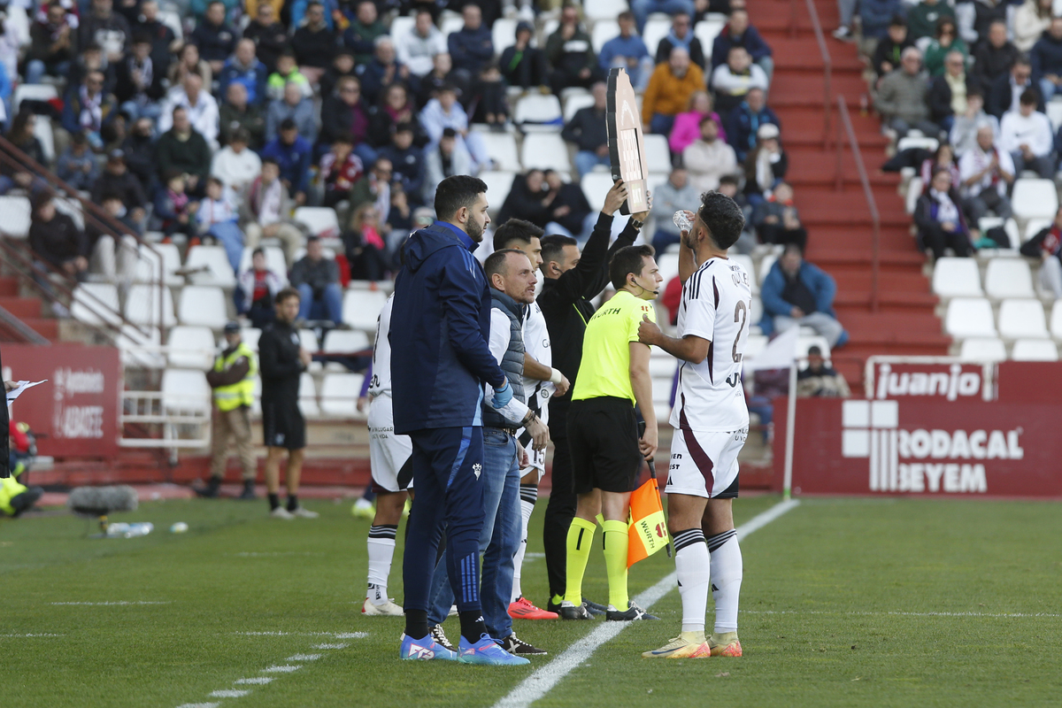 Un momento del partido disputado en el Carlos Belmonte  / JOSÉ MIGUEL ESPARCIA