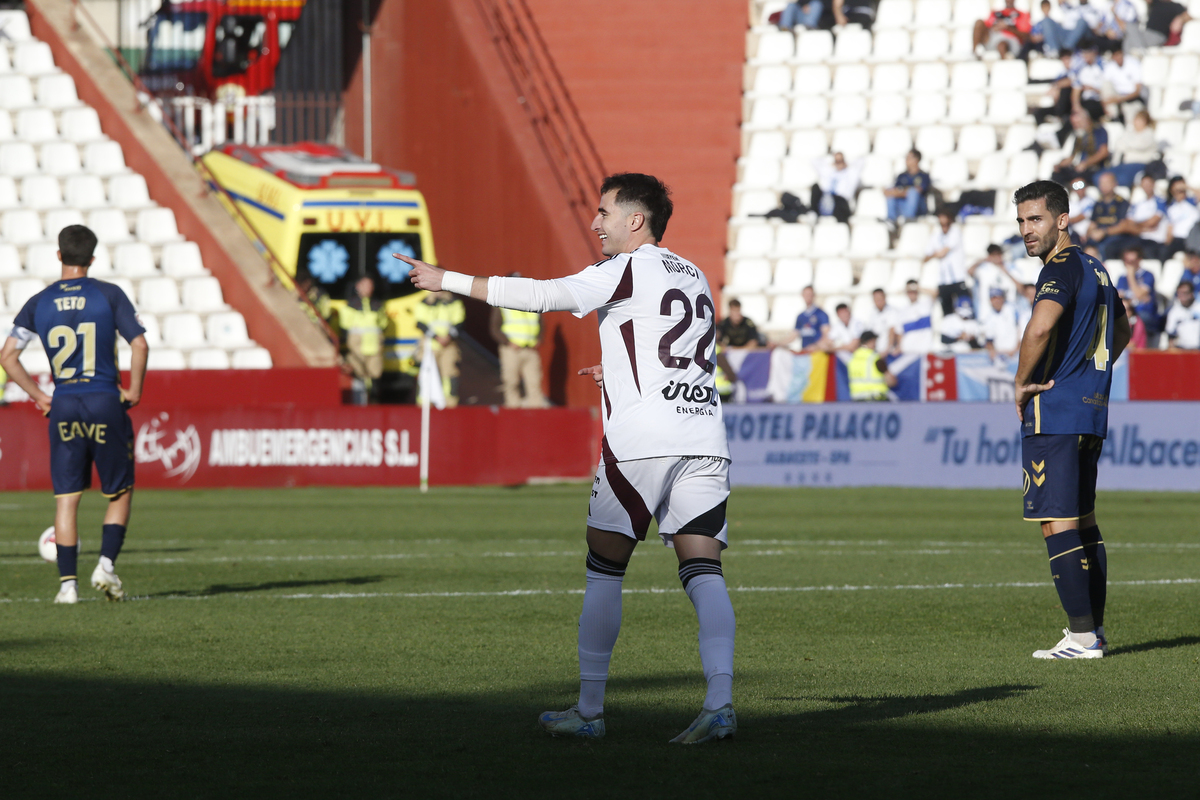 Un momento del partido disputado en el Carlos Belmonte  / JOSÉ MIGUEL ESPARCIA