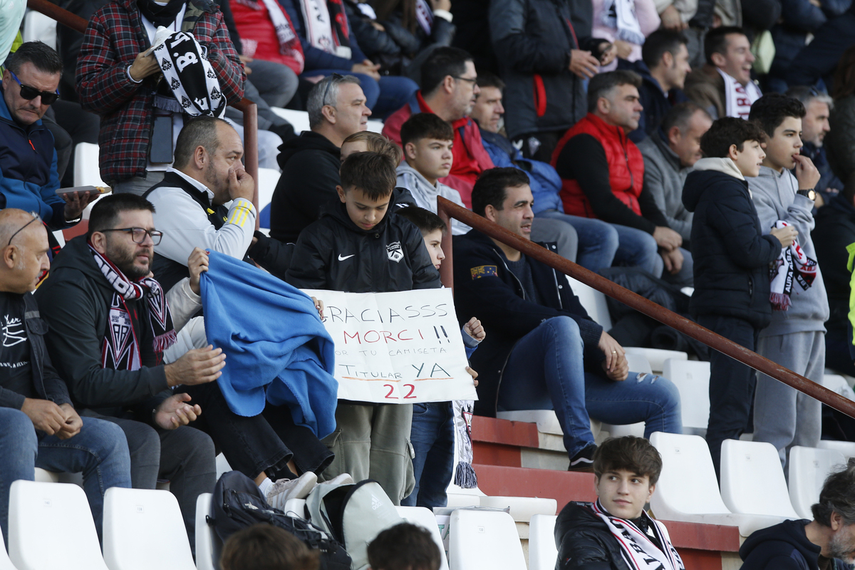 Un momento del partido disputado en el Carlos Belmonte  / JOSÉ MIGUEL ESPARCIA