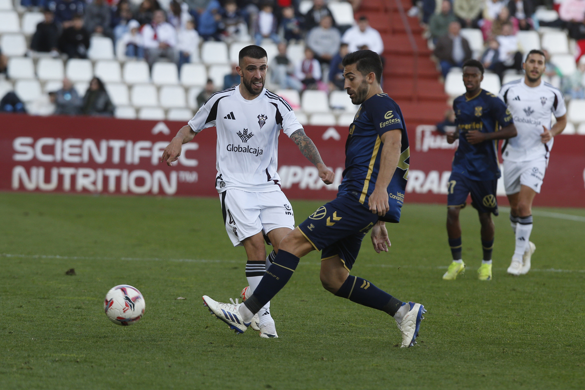 Un momento del partido disputado en el Carlos Belmonte  / JOSÉ MIGUEL ESPARCIA