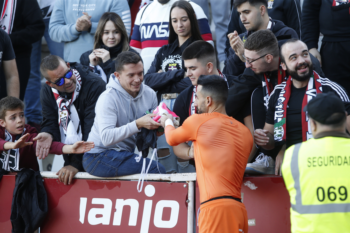 Un momento del partido disputado en el Carlos Belmonte  / JOSÉ MIGUEL ESPARCIA