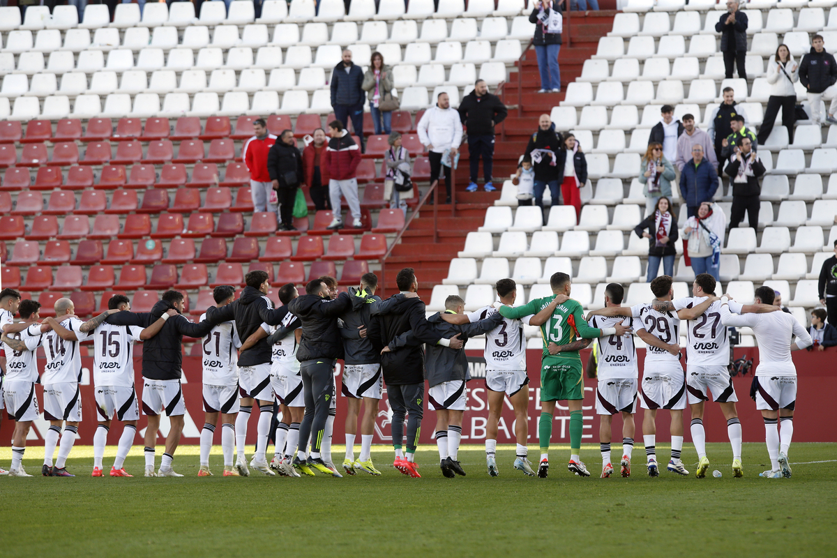 Un momento del partido disputado en el Carlos Belmonte  / JOSÉ MIGUEL ESPARCIA