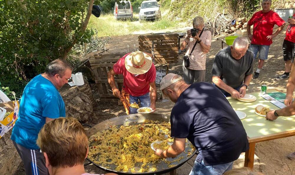 En la perfecta organización de esta pequeña localidad no faltó una paella para participantes y acompañantes.