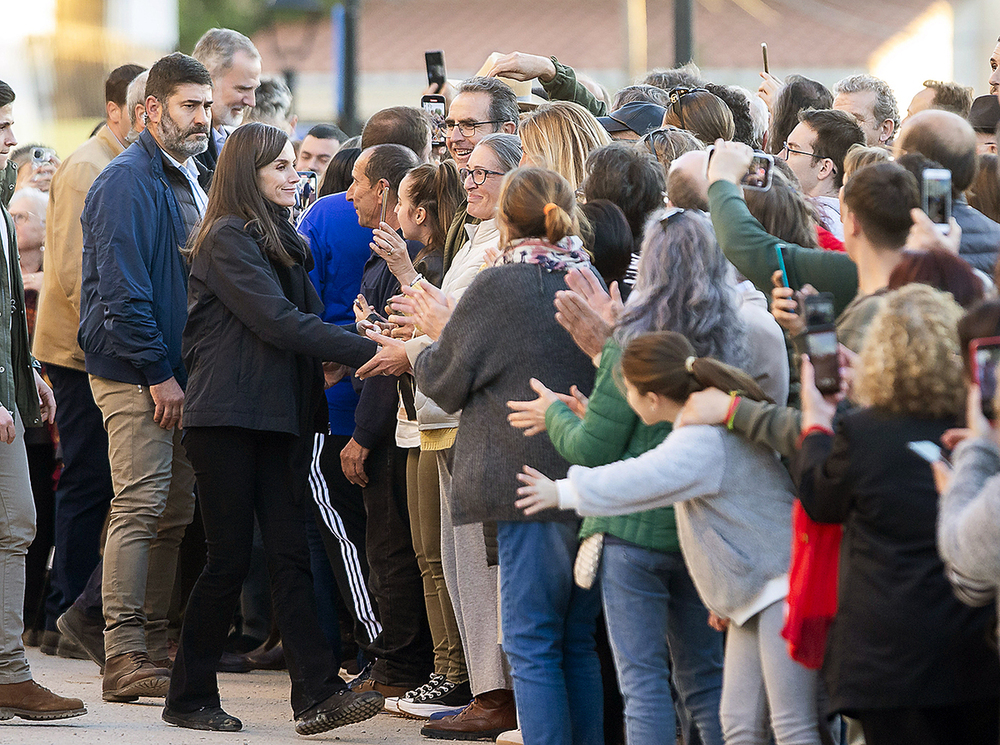 · Los letureños reciieron con entusiasmo a los reyes don Felipe y doña Letizia.