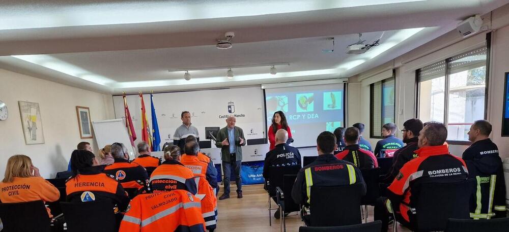 Hacienda forma a 41 voluntarios contra incendios y en RCP