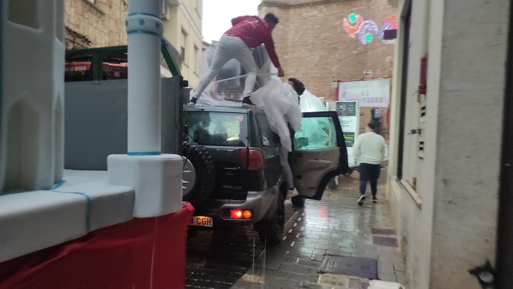 Vendaval, lluvia y frío en el primer desfile de Carnaval 