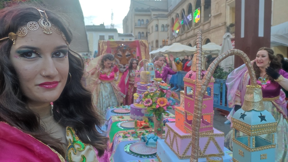 Vendaval, lluvia y frío en el primer desfile de Carnaval 