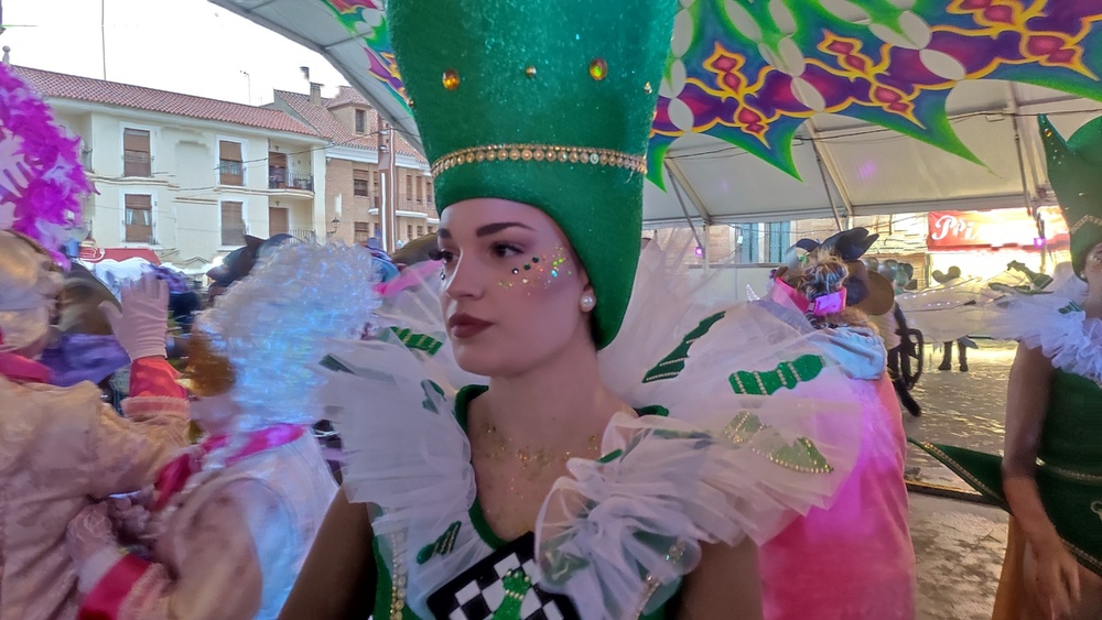 Vendaval, lluvia y frío en el primer desfile de Carnaval 