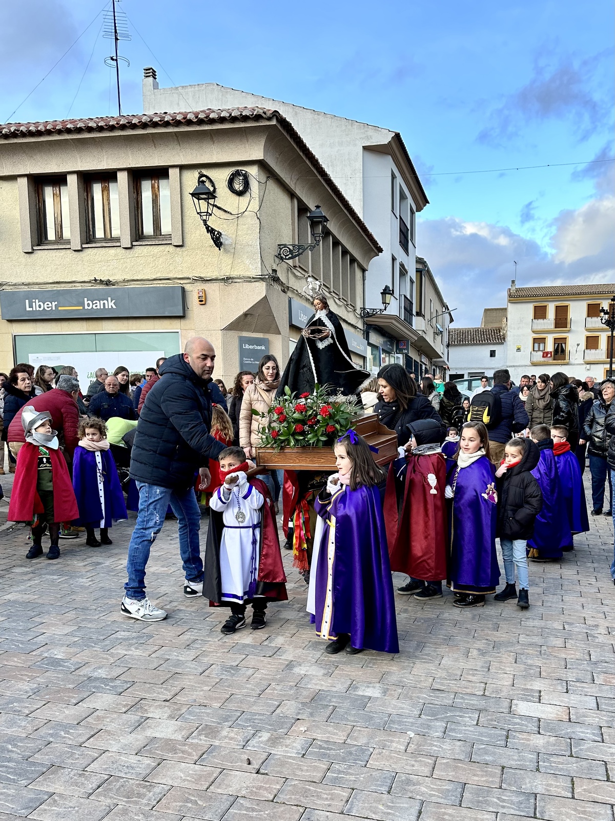 Pasajes de la procesión.  / AYUNTAMIENTO EL BONILLO