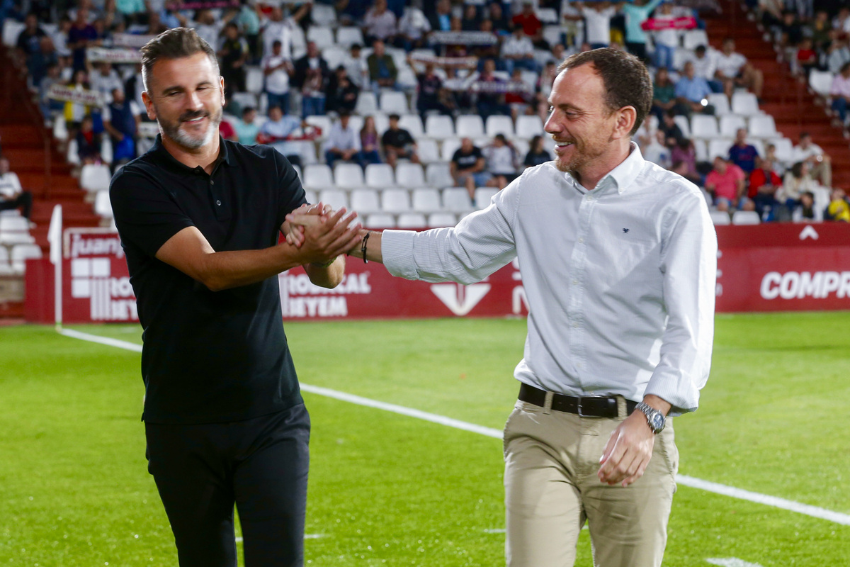 Un momento del partido disputado en el Carlos Belmonte  / JOSÉ MIGUEL ESPARCIA