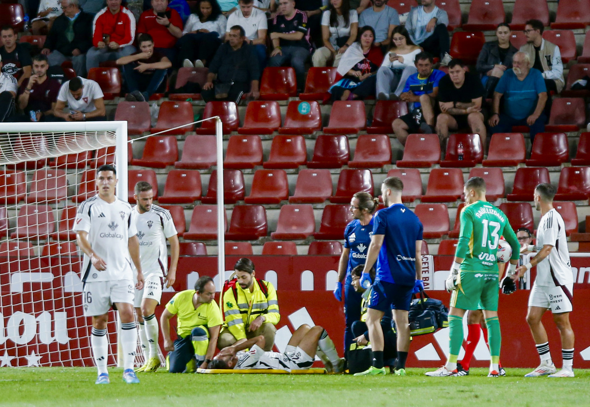 Un momento del partido disputado en el Carlos Belmonte  / JOSÉ MIGUEL ESPARCIA