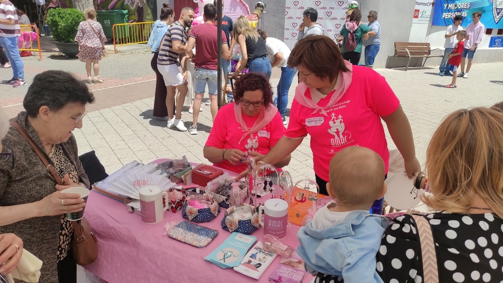 La gente apoyó el III Corte De Jamón Solidario de Chicas 10 