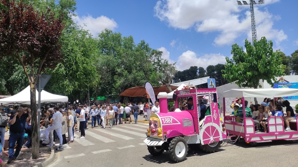 La gente apoyó el III Corte De Jamón Solidario de Chicas 10 