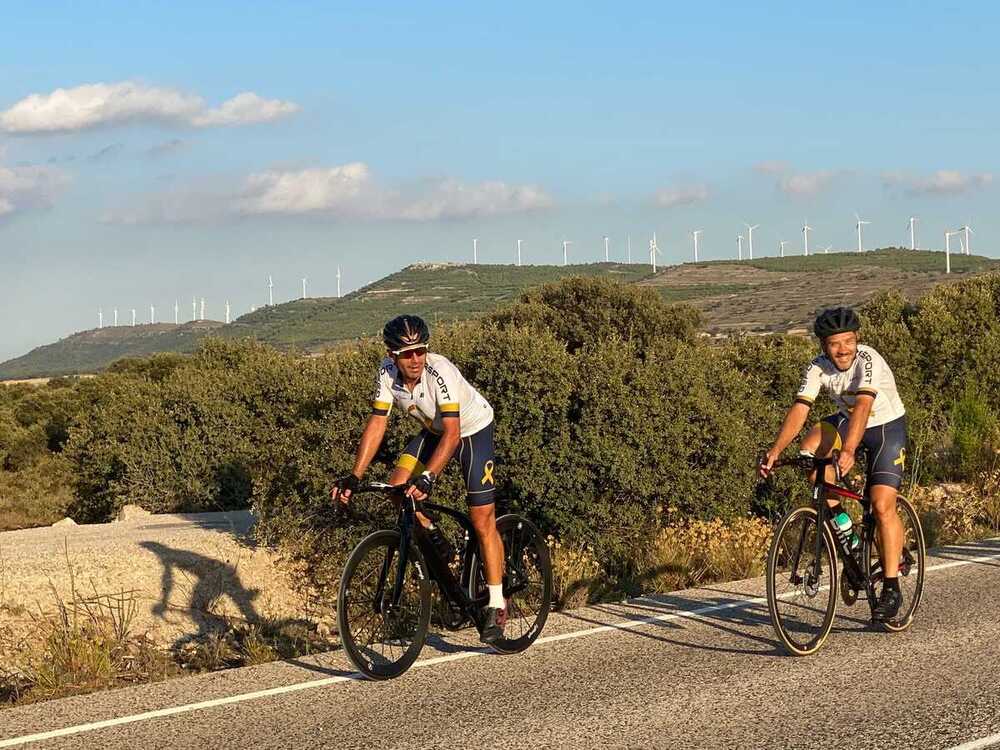 Francisco, con maillot blanco, en un reto anterior.