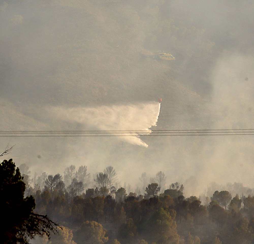 La columna de humo era visible a kilómetros de distancia.