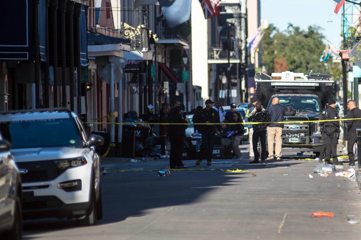 Aftermath of a car ramming into crowd in New Orleans  / SHAWN FINK