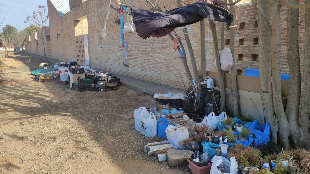 Nadie consigue que un sin techo deje de dormir en la calle