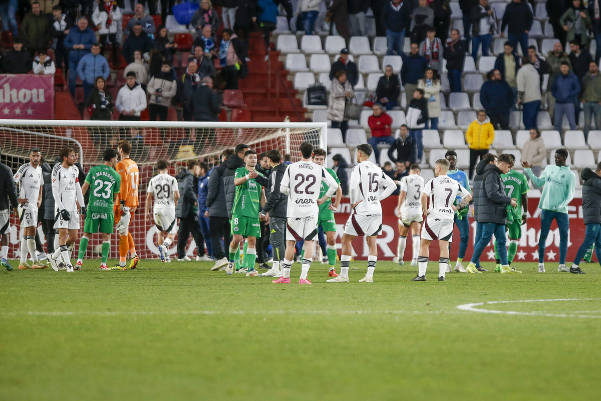 Un momento del partido disputado en el Carlos Belmonte  / JOSÉ MIGUEL ESPARCIA