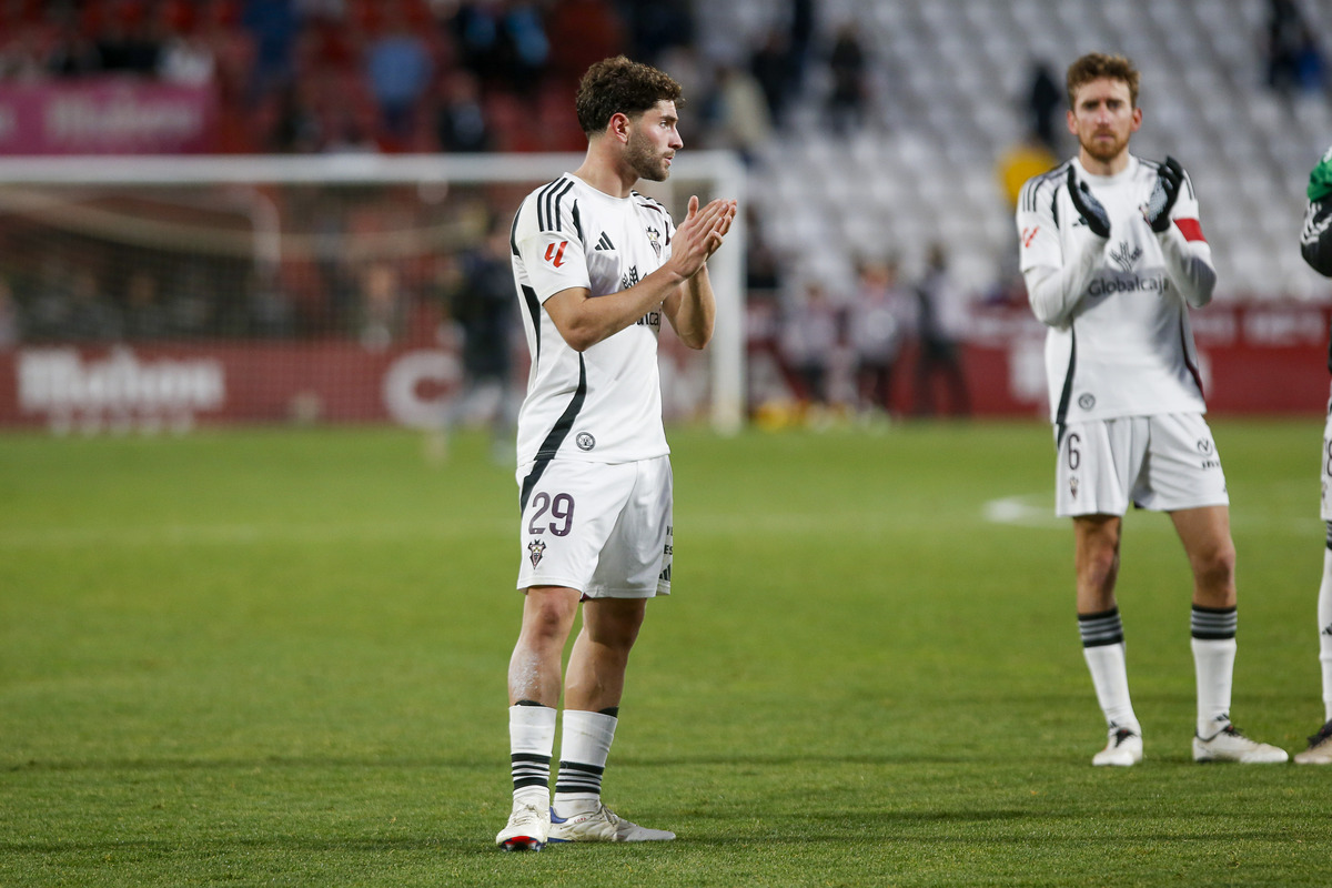 Un momento del partido disputado en el Carlos Belmonte  / JOSÉ MIGUEL ESPARCIA