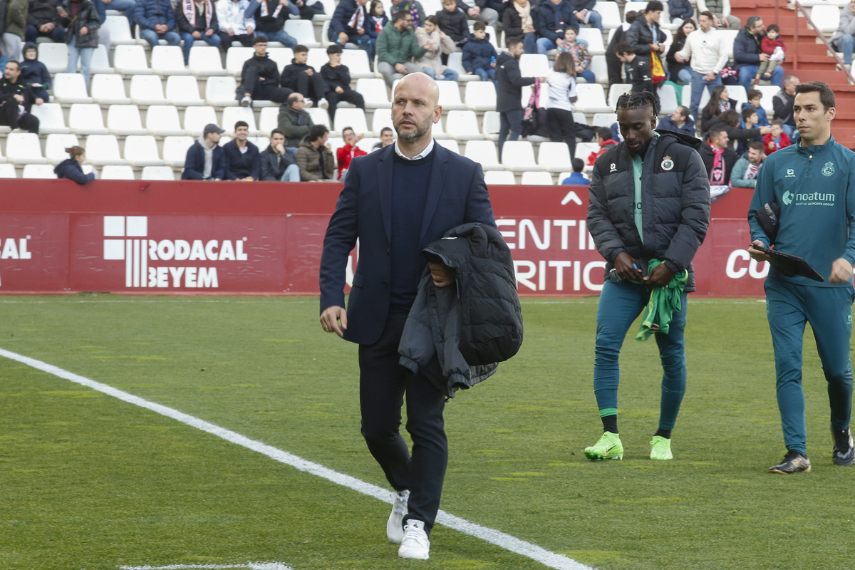 Un momento del partido disputado en el Carlos Belmonte  / JOSÉ MIGUEL ESPARCIA