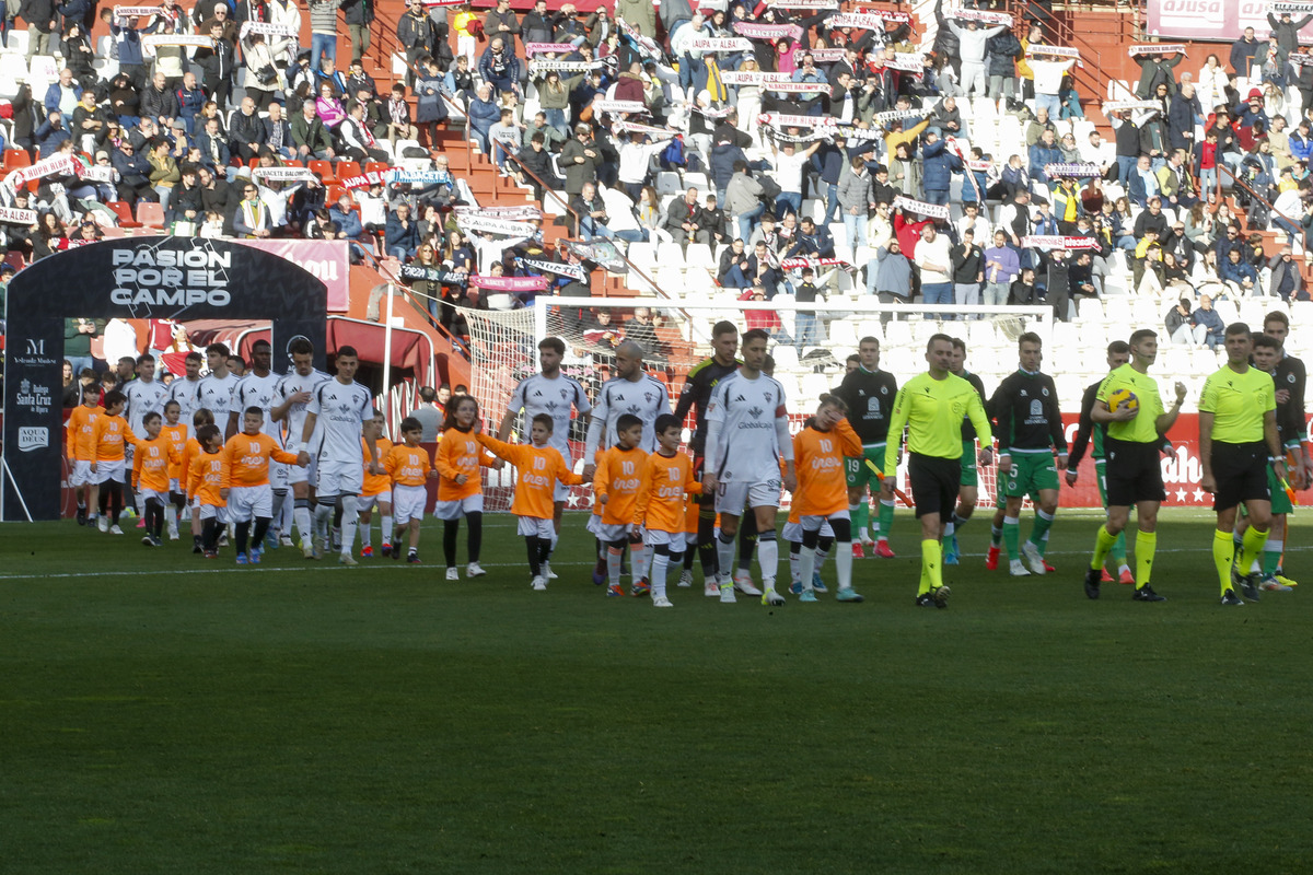 Un momento del partido disputado en el Carlos Belmonte  / JOSÉ MIGUEL ESPARCIA