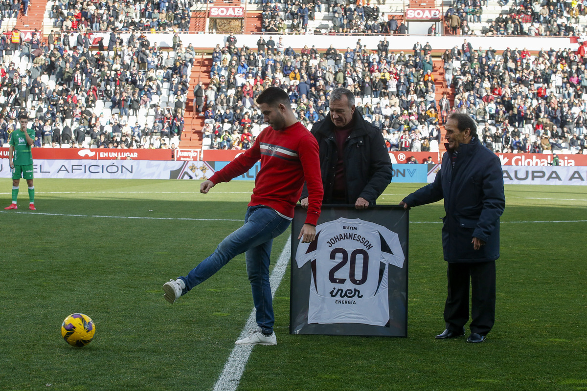 Un momento del partido disputado en el Carlos Belmonte  / JOSÉ MIGUEL ESPARCIA