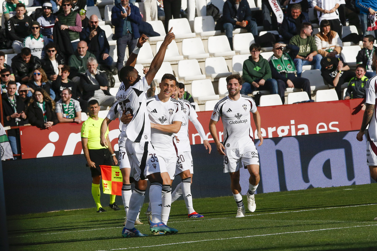 Un momento del partido disputado en el Carlos Belmonte  / JOSÉ MIGUEL ESPARCIA