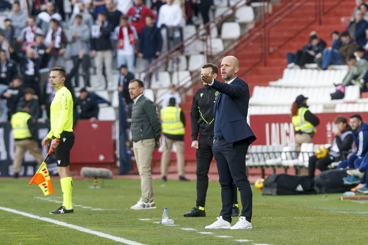 Un momento del partido disputado en el Carlos Belmonte  / JOSÉ MIGUEL ESPARCIA