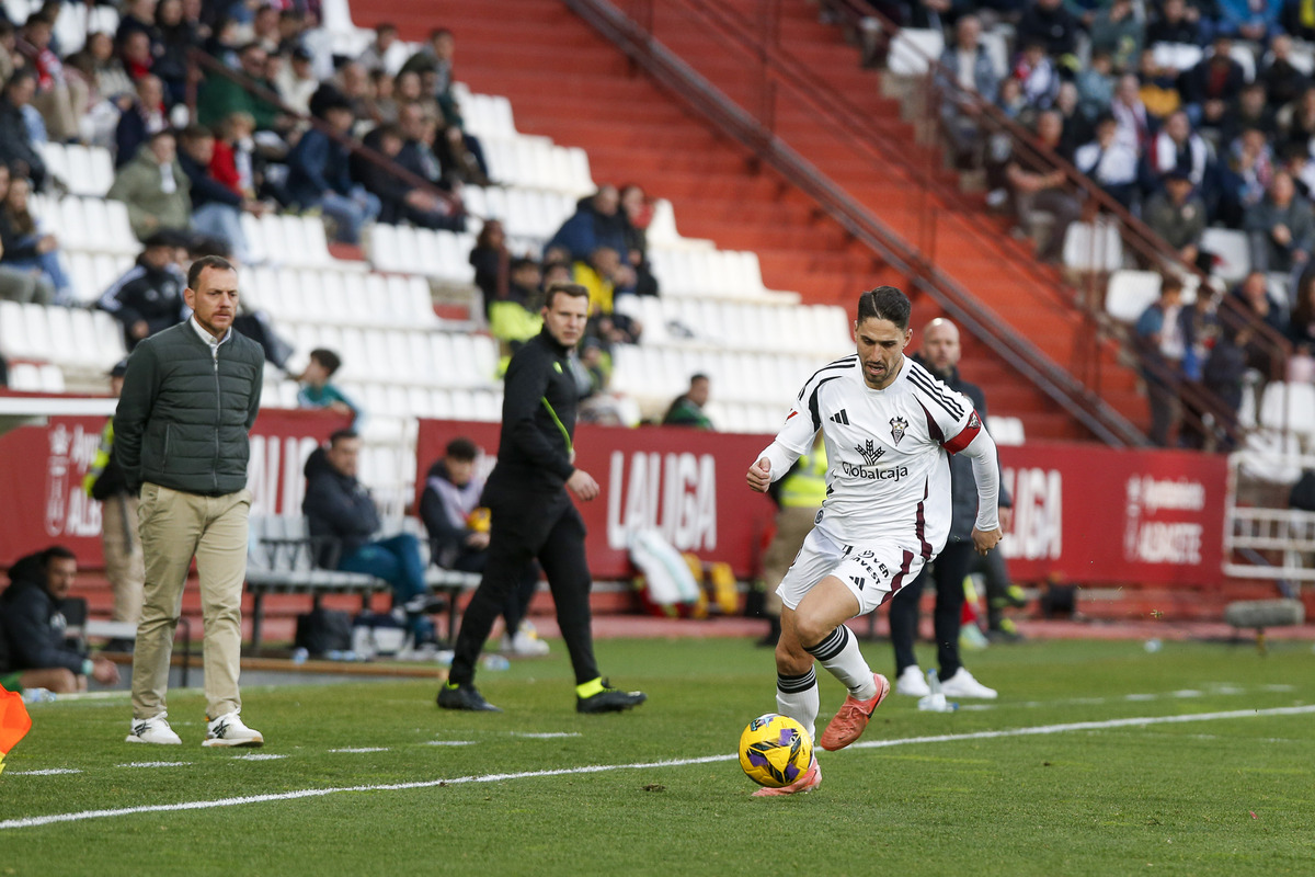 Un momento del partido disputado en el Carlos Belmonte  / JOSÉ MIGUEL ESPARCIA