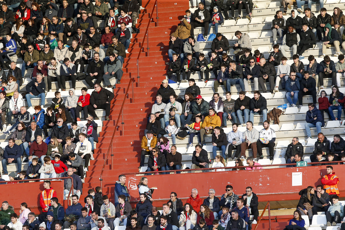 Un momento del partido disputado en el Carlos Belmonte  / JOSÉ MIGUEL ESPARCIA