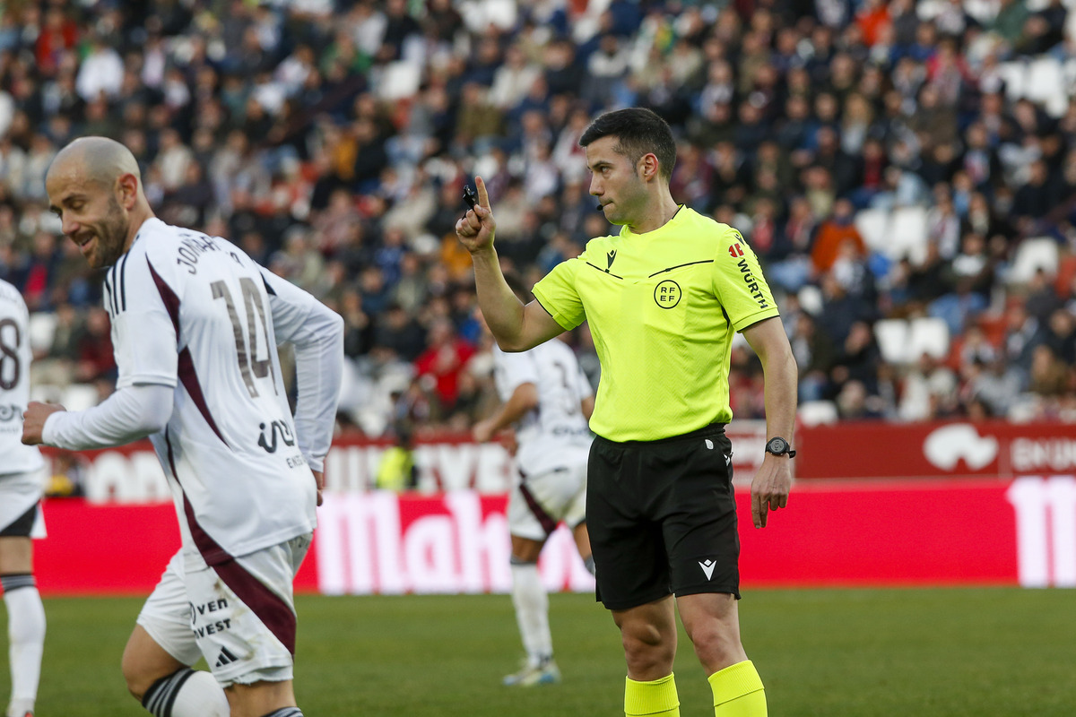 Un momento del partido disputado en el Carlos Belmonte  / JOSÉ MIGUEL ESPARCIA