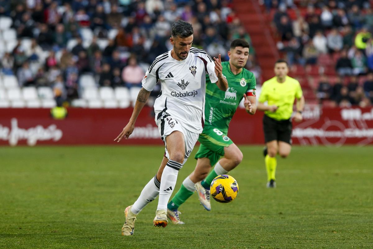 Un momento del partido disputado en el Carlos Belmonte  / JOSÉ MIGUEL ESPARCIA