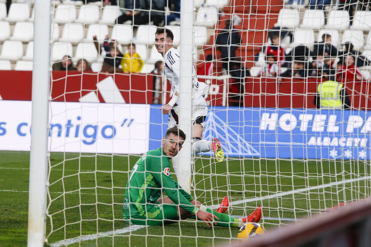 Un momento del partido disputado en el Carlos Belmonte  / JOSÉ MIGUEL ESPARCIA