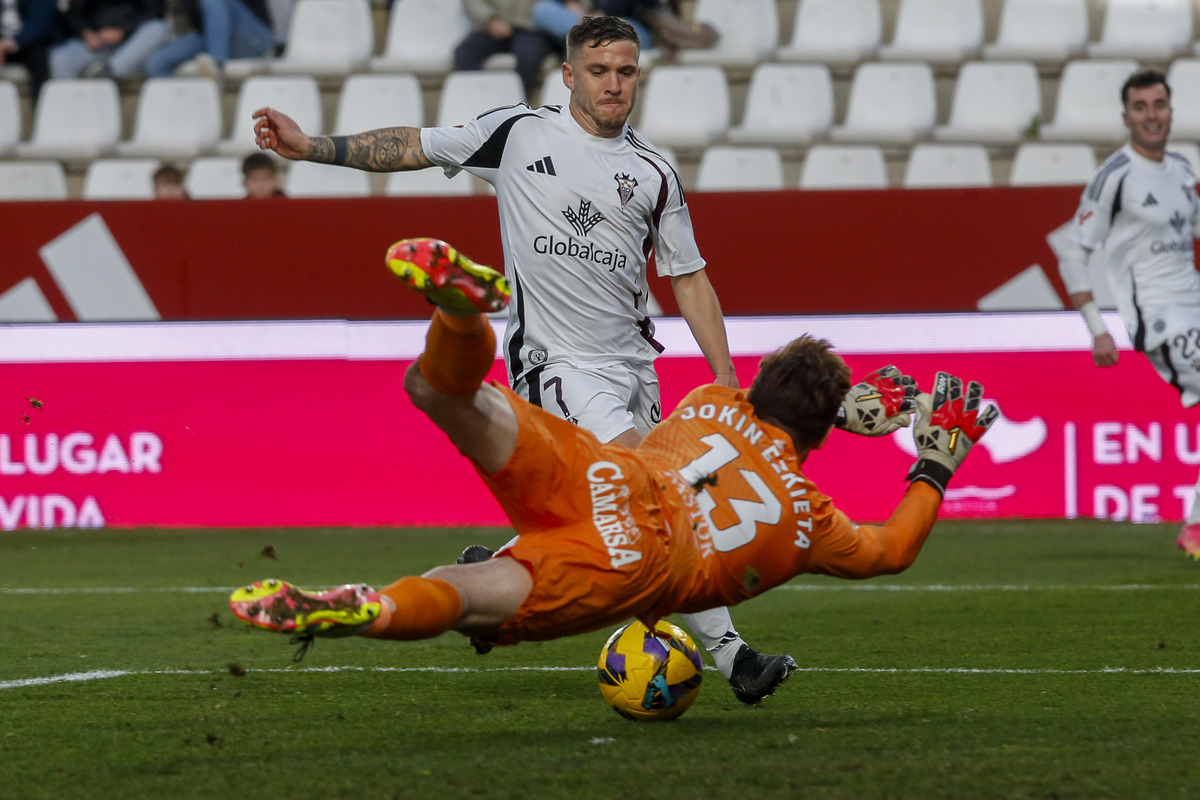 Un momento del partido disputado en el Carlos Belmonte  / JOSÉ MIGUEL ESPARCIA