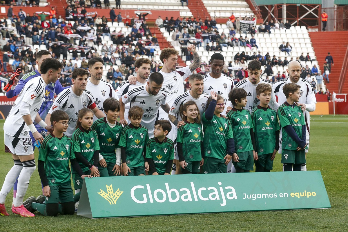 Un momento del partido disputado en el Carlos Belmonte  / JOSÉ MIGUEL ESPARCIA