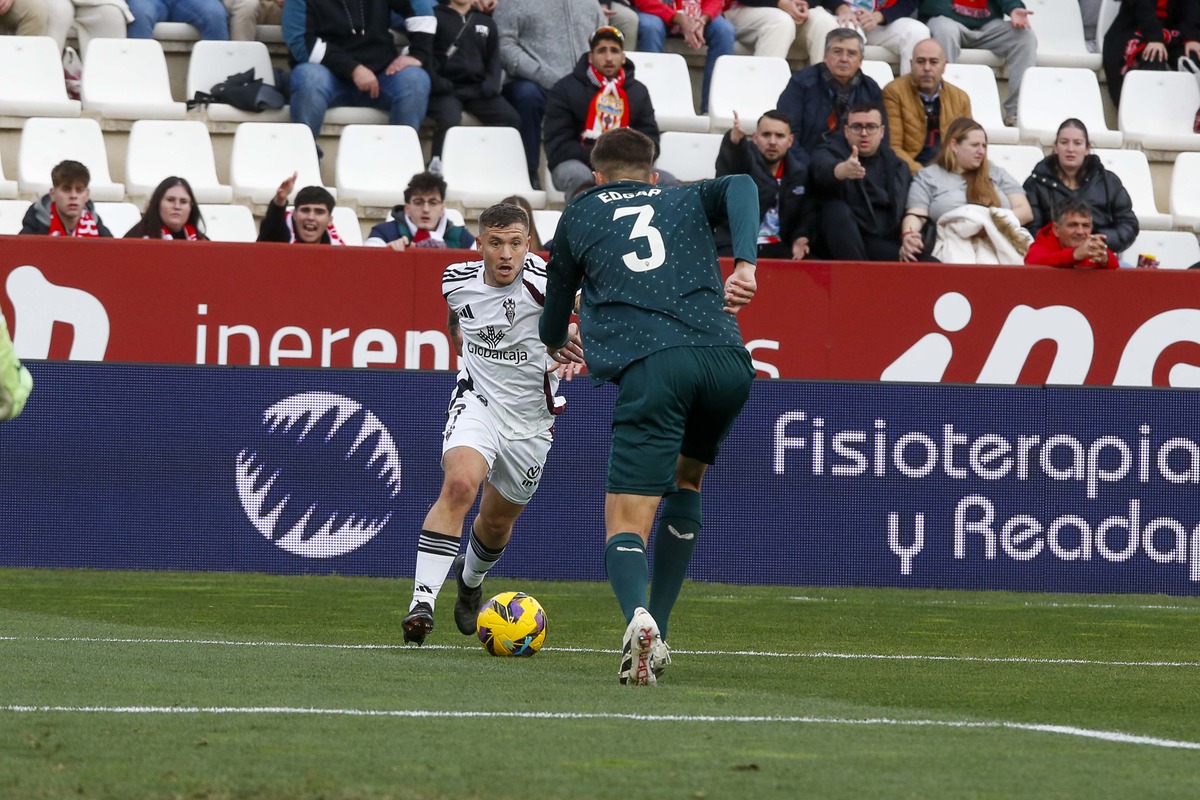 Un momento del partido disputado en el Carlos Belmonte  / JOSÉ MIGUEL ESPARCIA