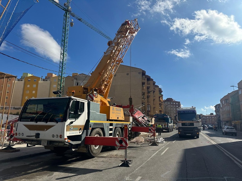 El vuelco de un camión provoca un corte de tráfico