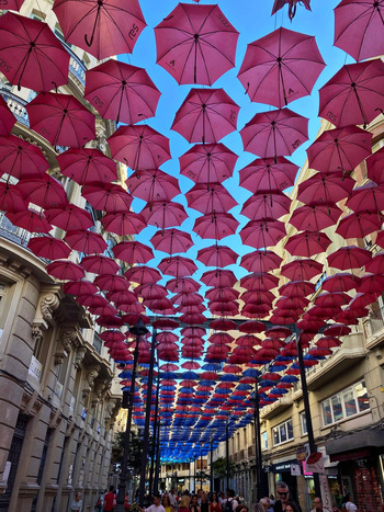 El Ayuntamiento destaca la excelente acogida al ‘Umbrella Sky'