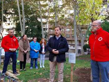 Plantan el Árbol de la Humanidad por la creación de Cruz Roja