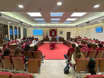 El colegio Nuestra Señora del Rosario visita el Ayuntamiento